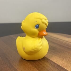 VINTAGE 1986 PLAYSKOOL YELLOW RUBBER DUCK/DUCKIE/DUCKY WEIGHTED BOTTOM SO CUTE!